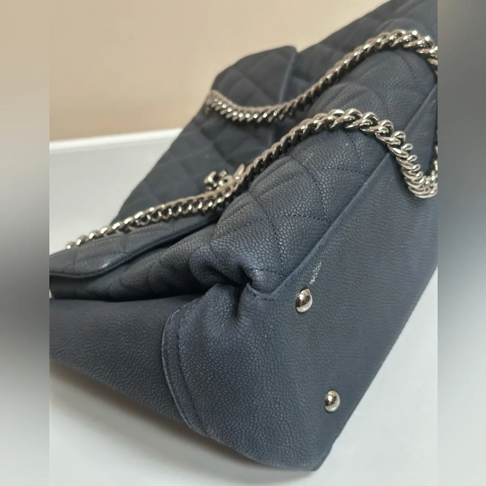 ❌SOLD❌ Chanel Quilted Bag Navy Blue - Picture 8 of 16